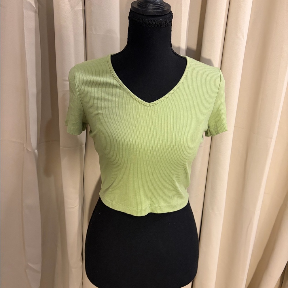 SHEIN Light Green V-Neck Ribbed Crop Top